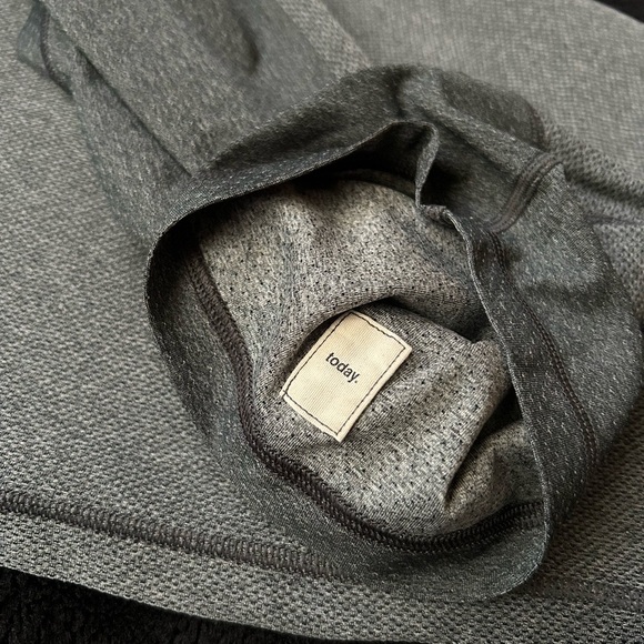 Vuori Men's Heather Gray Short Sleeve Tee - Picture 3 of 5